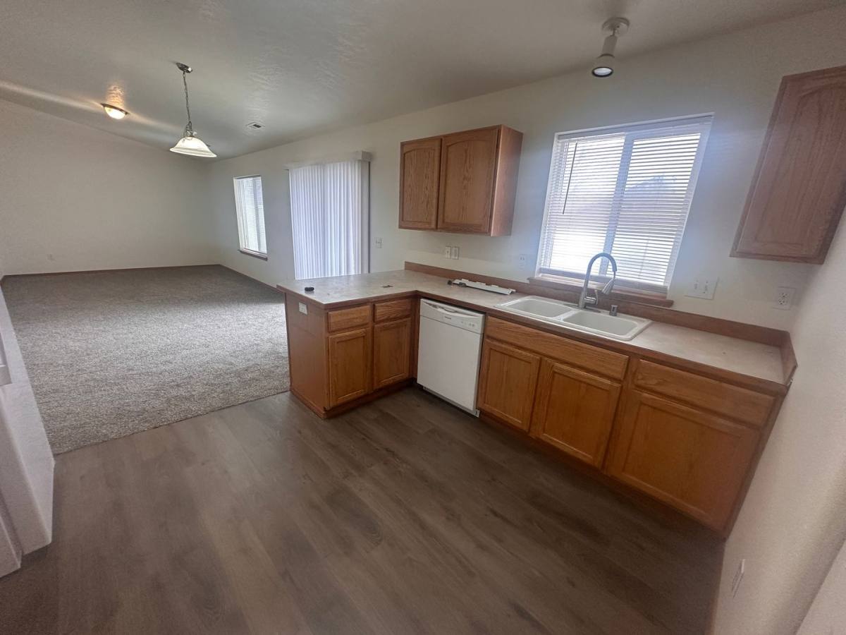 House for rent at 7820 Three Rivers Dr, Pasco, WA 99301