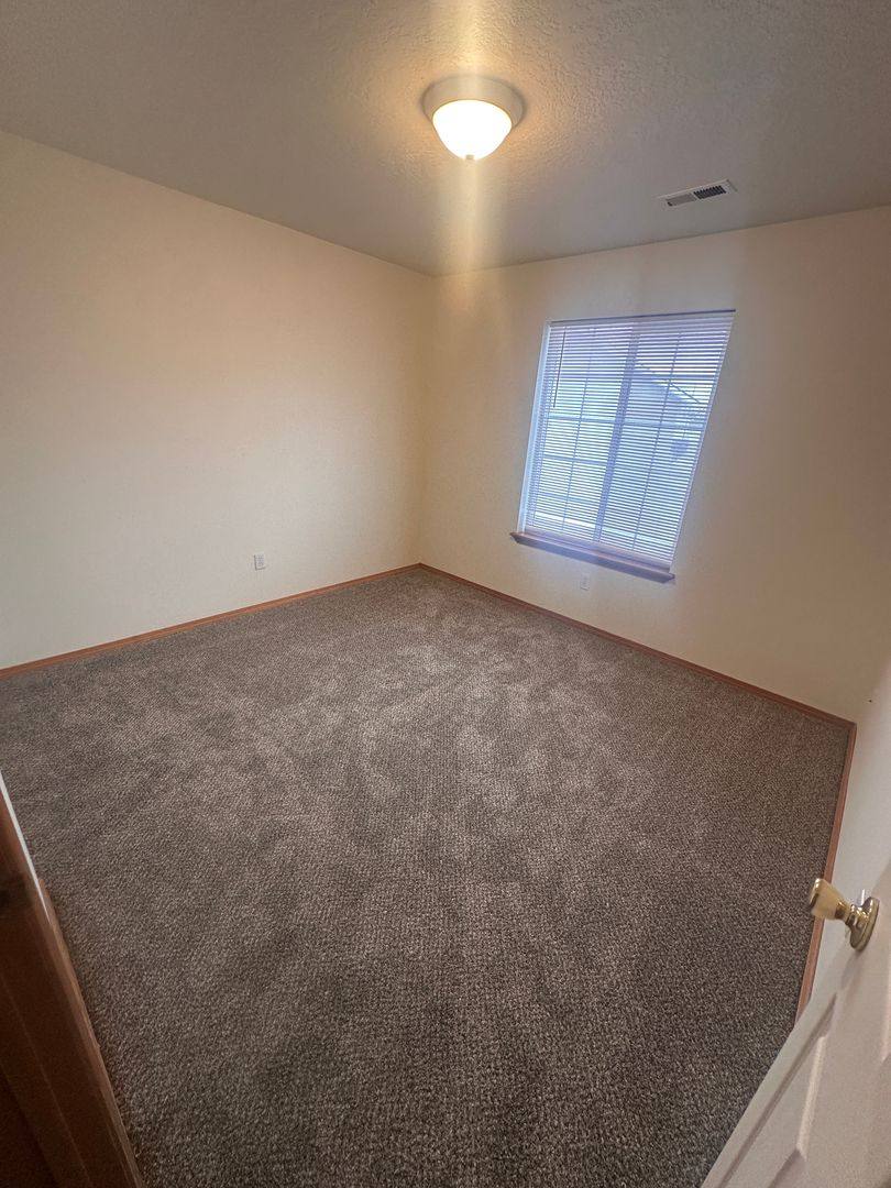 House for rent at 7820 Three Rivers Dr, Pasco, WA 99301