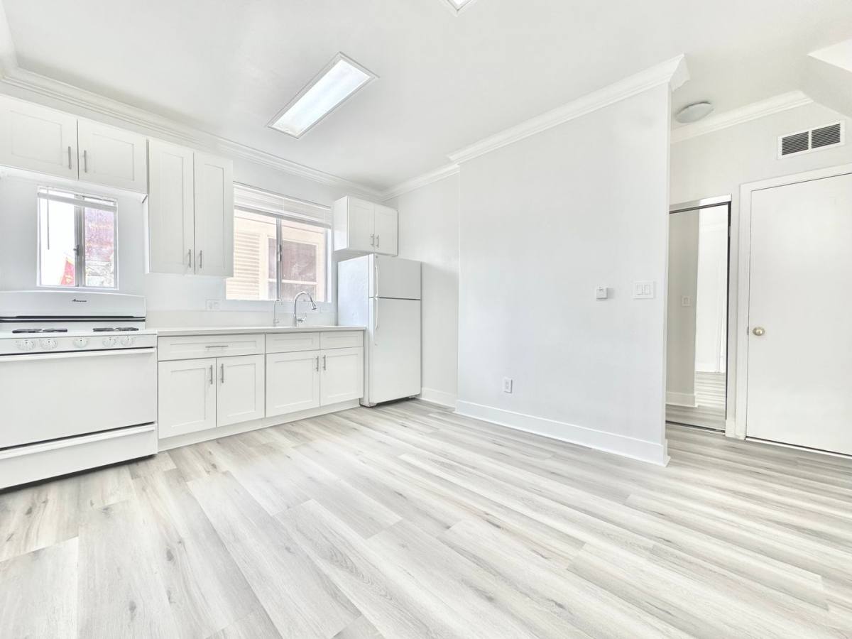 Apartment for rent at 1444 W 28th St, Los Angeles, CA 90007
