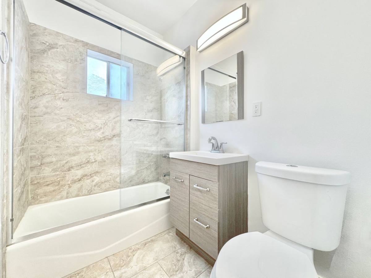 Apartment for rent at 1444 W 28th St, Los Angeles, CA 90007