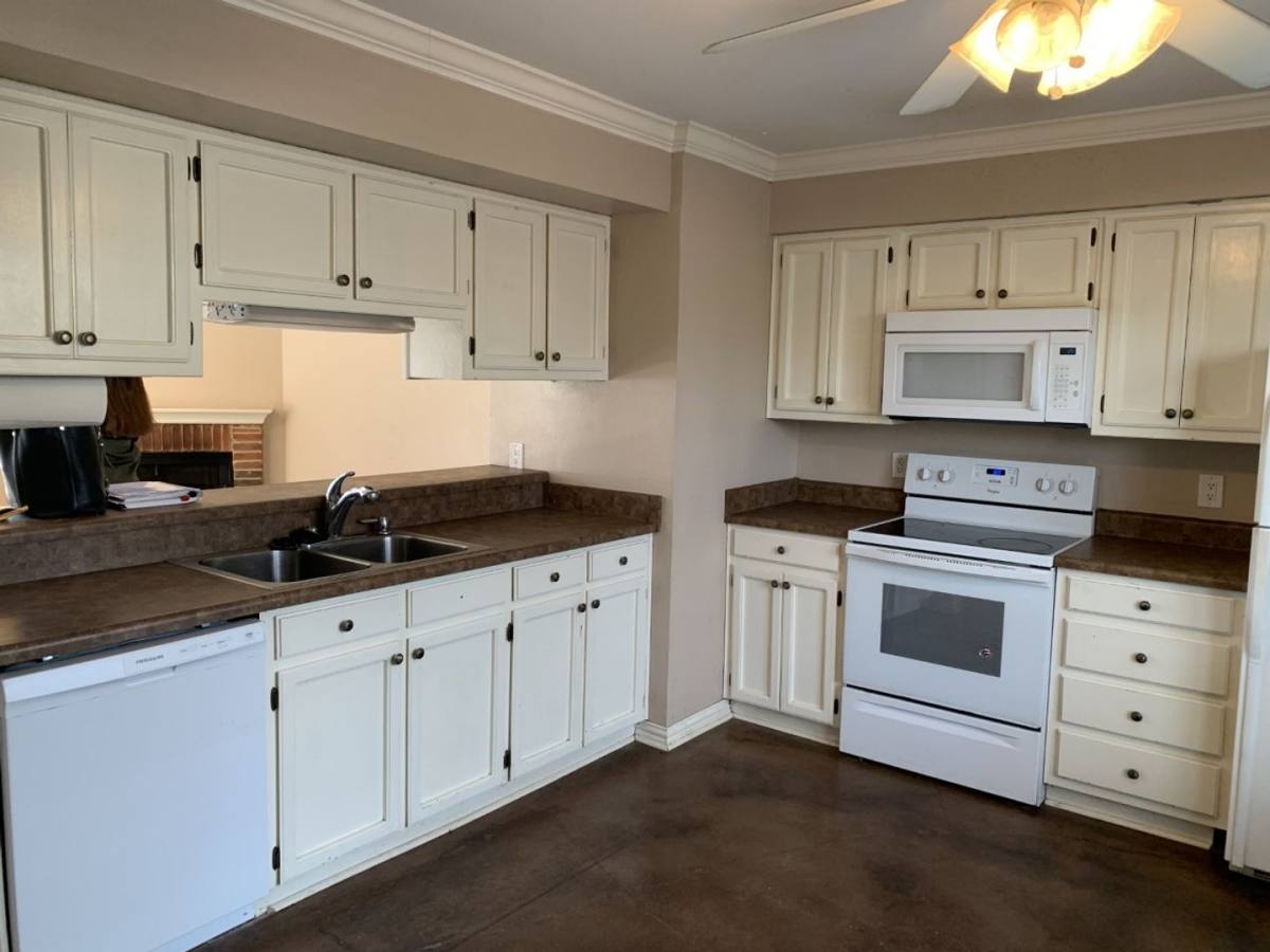 Townhouse for rent at 716 W Mulberry St, Denton, TX 76201