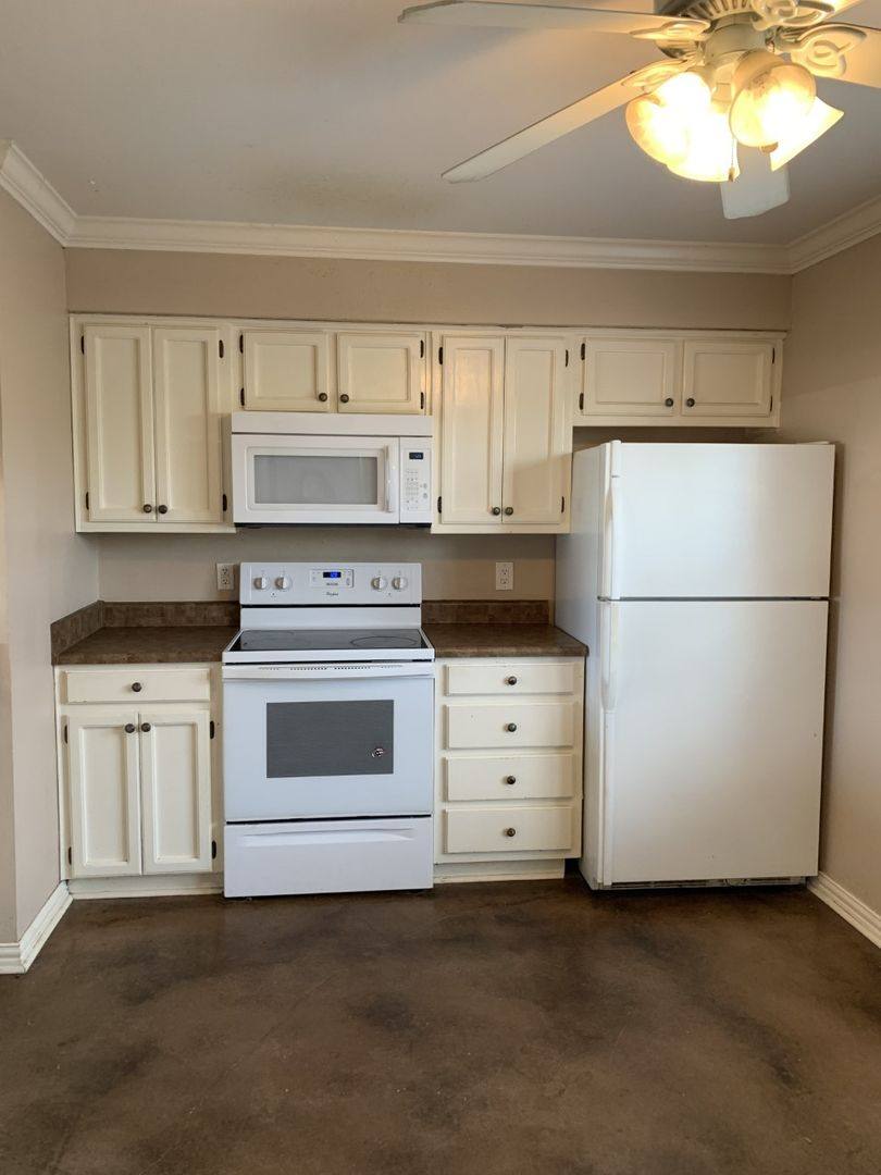 Townhouse for rent at 716 W Mulberry St, Denton, TX 76201
