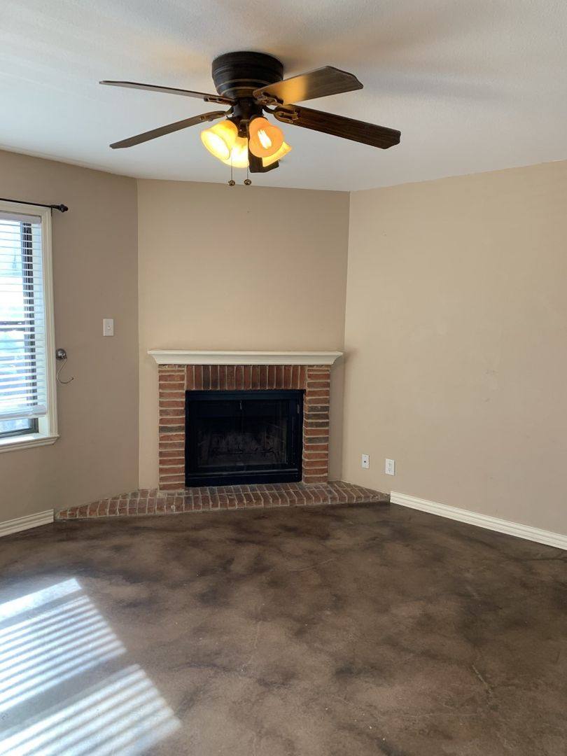 Townhouse for rent at 716 W Mulberry St, Denton, TX 76201