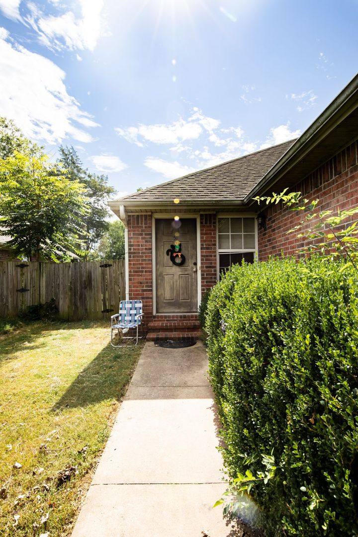 Townhouse for rent at 51 W Dakota Trail, Farmington, AR 72730