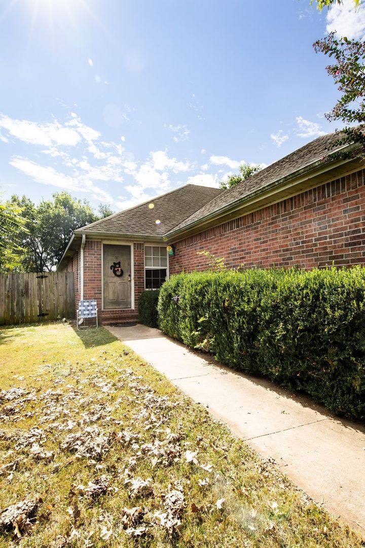 Townhouse for rent at 51 W Dakota Trail, Farmington, AR 72730