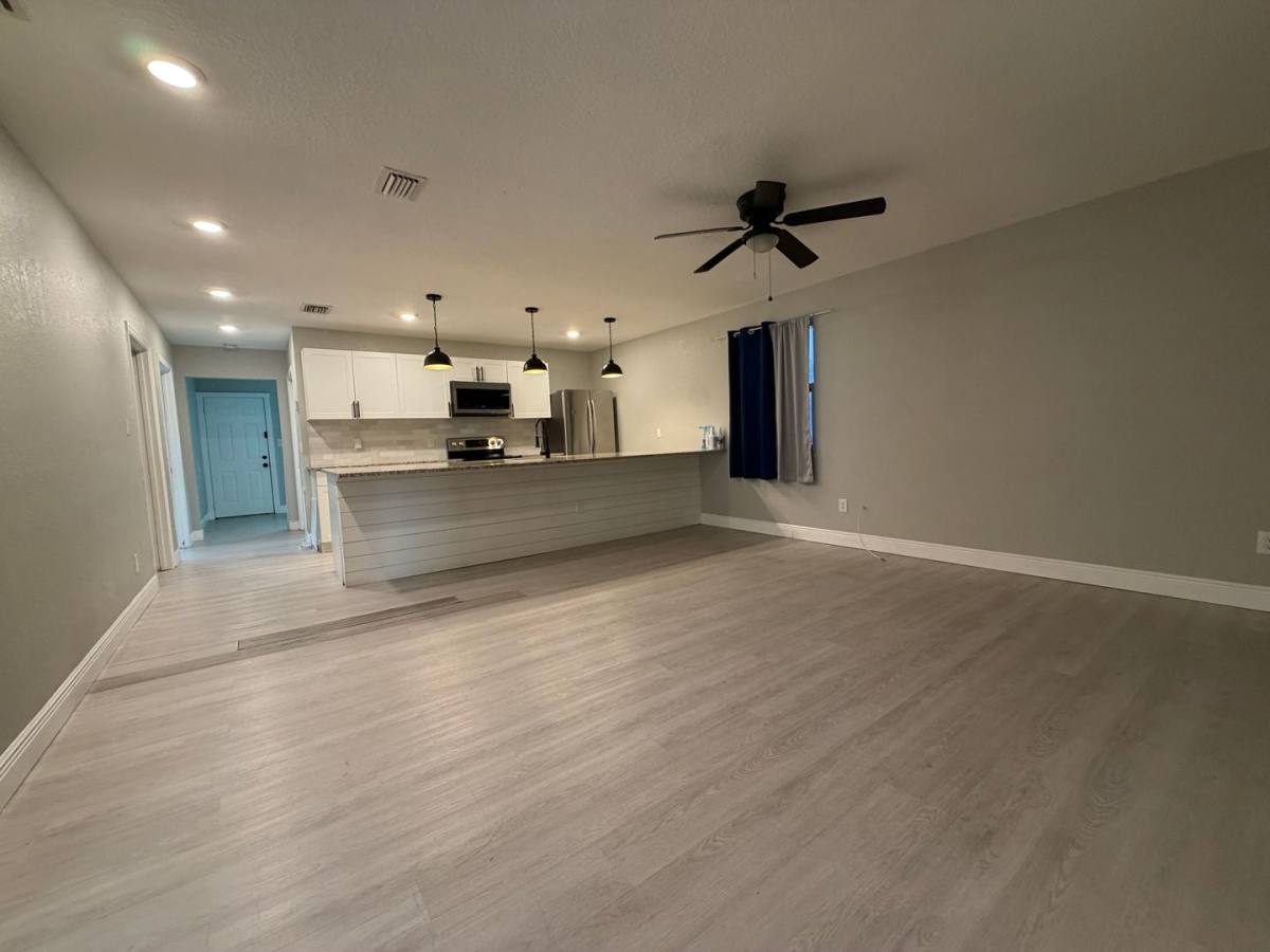 House for rent at 2728 14th Ave S, Saint Petersburg, FL 33712