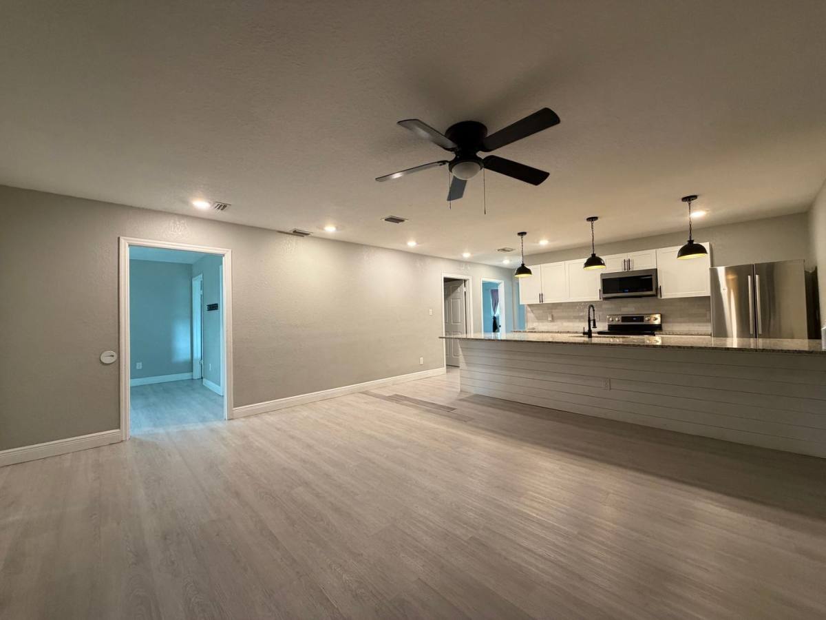 House for rent at 2728 14th Ave S, Saint Petersburg, FL 33712