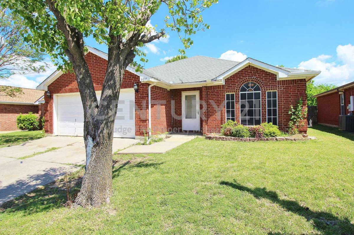 House for rent at 609 Blueberry Hill Lane, Mansfield, TX 76063