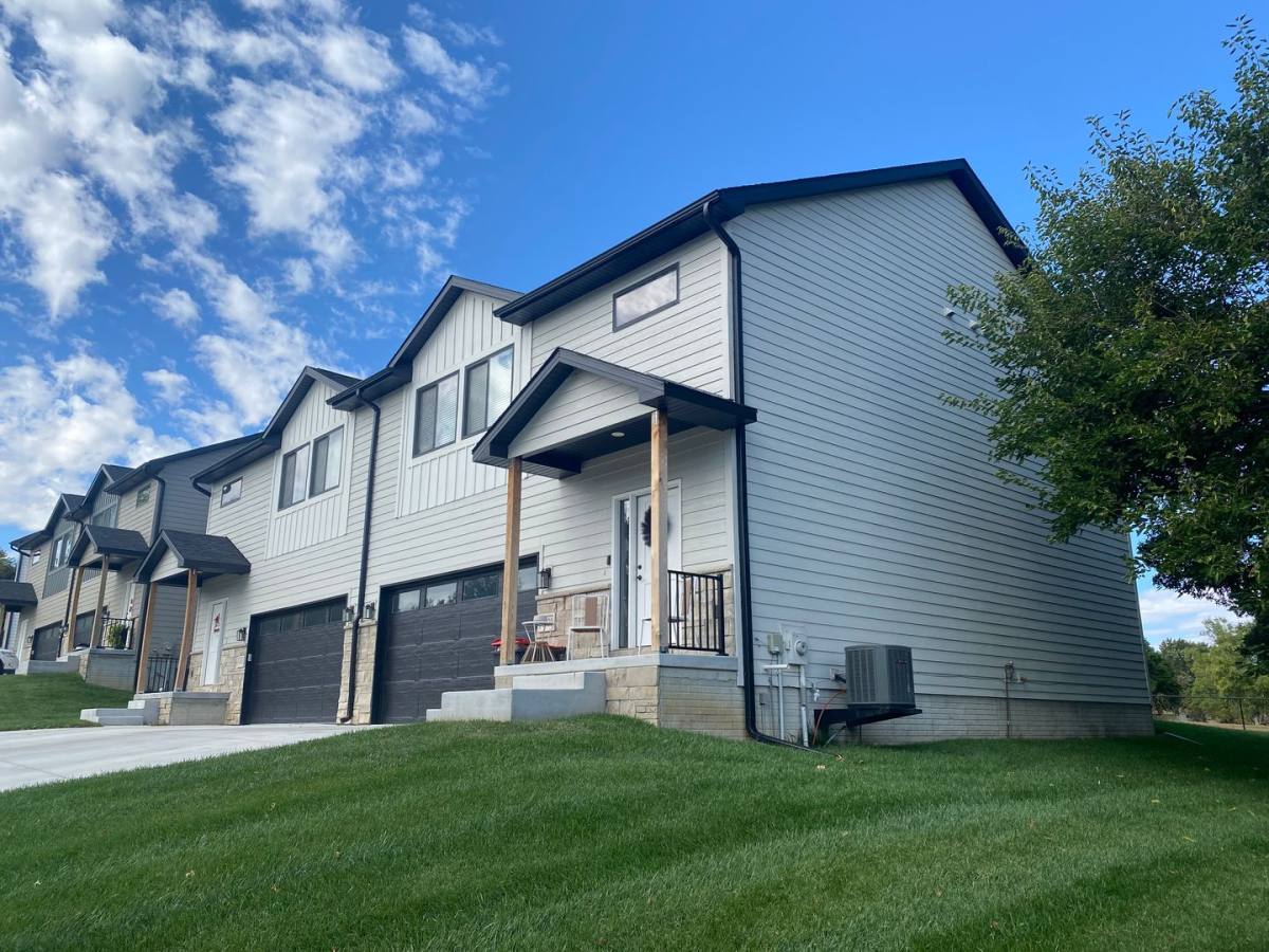 Apartment for rent at 4342-4520 Briarpark Dr, Lincoln, NE 68516