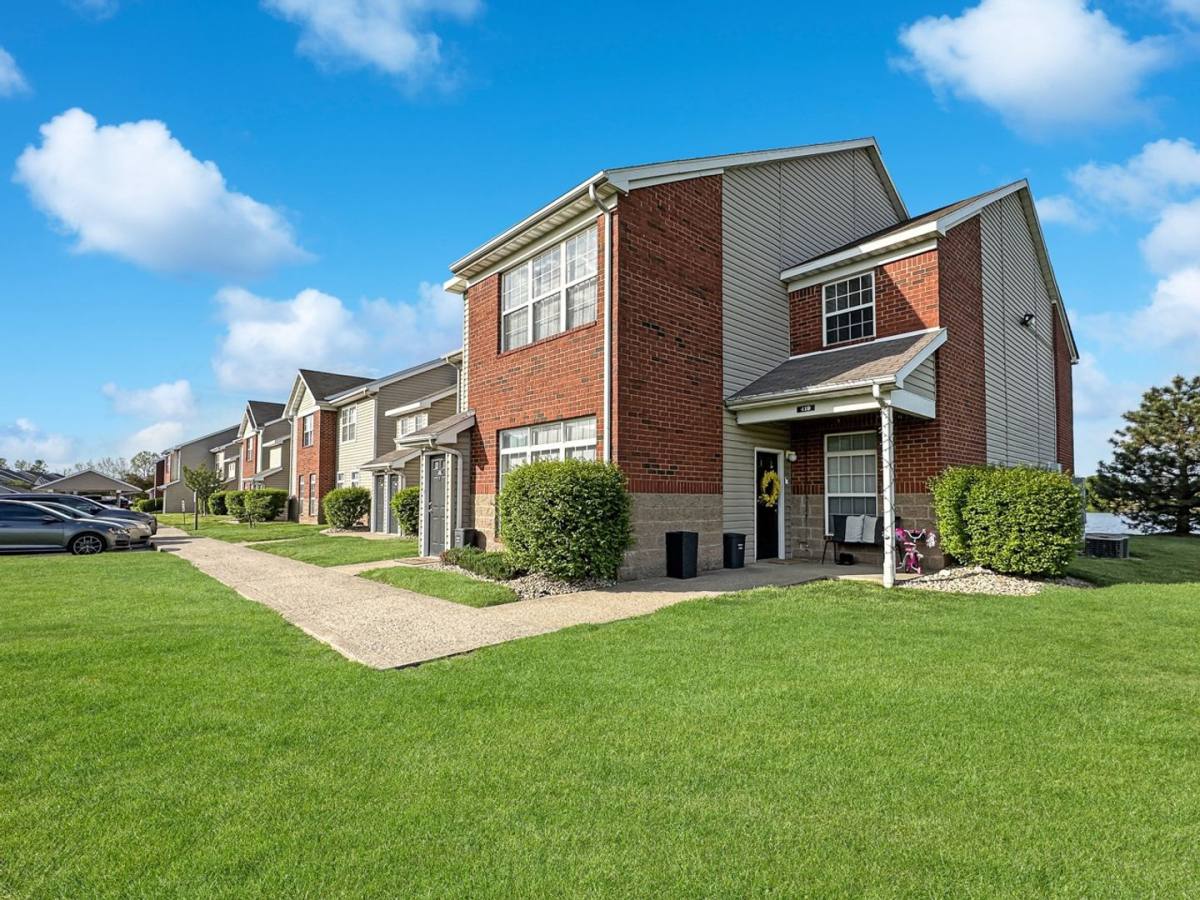 Apartment for rent at 727 Beachfront Dr, Evansville, IN 47715