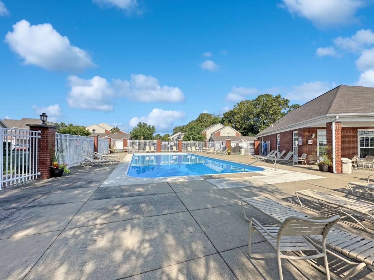 Apartment for rent at 727 Beachfront Dr, Evansville, IN 47715