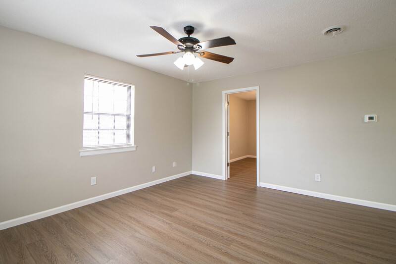 Apartment for rent at 404 -08 Thompsonville Lane, Oak Grove, KY 42262