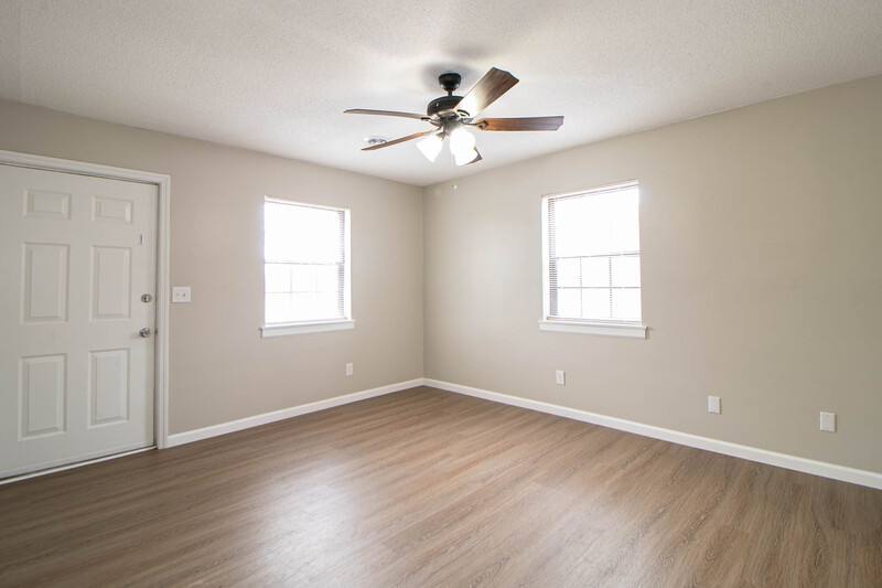 Apartment for rent at 404 -08 Thompsonville Lane, Oak Grove, KY 42262