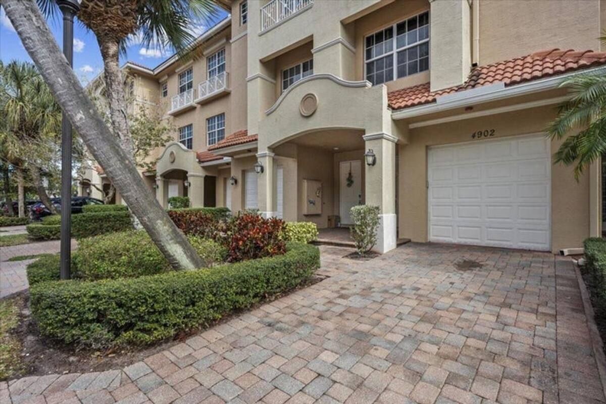 House for rent at 4902 Vine Cliff Way E, Palm Beach Gardens, FL 33418