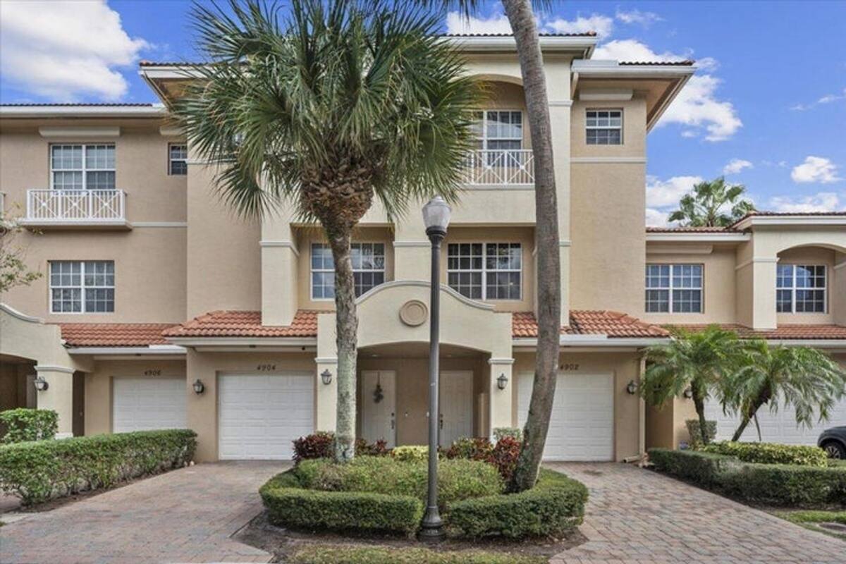 House for rent at 4902 Vine Cliff Way E, Palm Beach Gardens, FL 33418