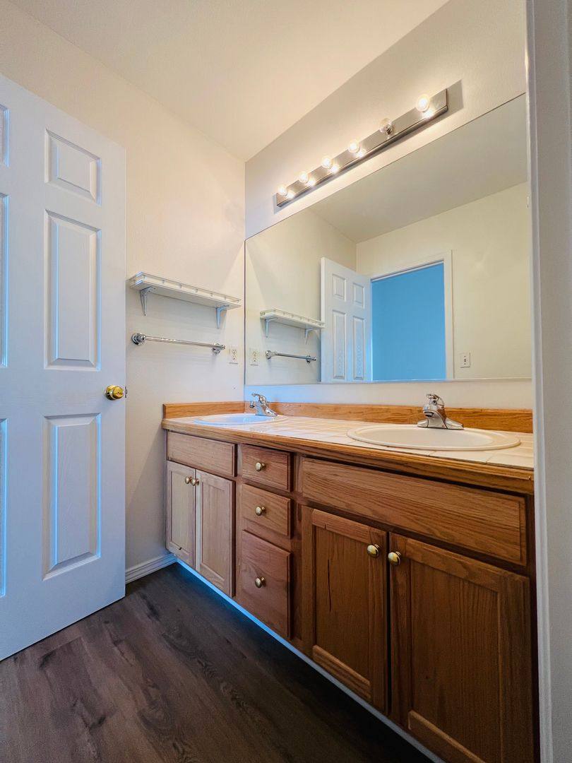 Townhouse for rent at 17853 SW Wakem St, Beaverton, OR 97003