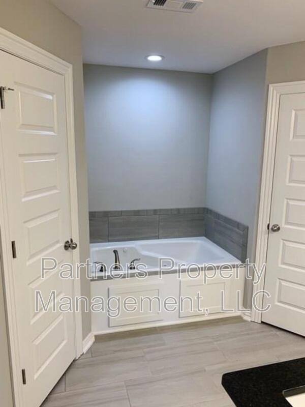 House for rent at 1521 N Dawes, Fayetteville, AR 72704