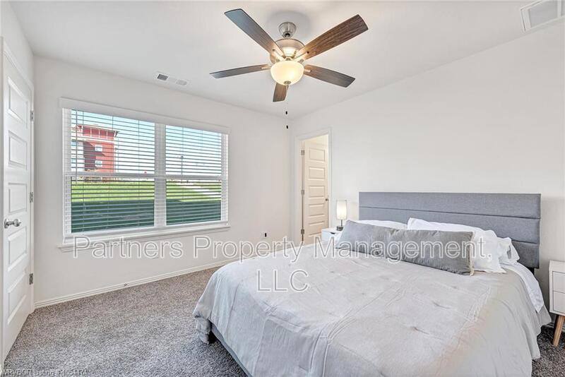 Townhouse for rent at 1764 S Razorback Rd, Fayetteville, AR 72701