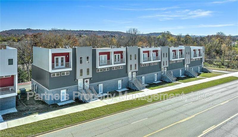 Townhouse for rent at 1764 S Razorback Rd, Fayetteville, AR 72701