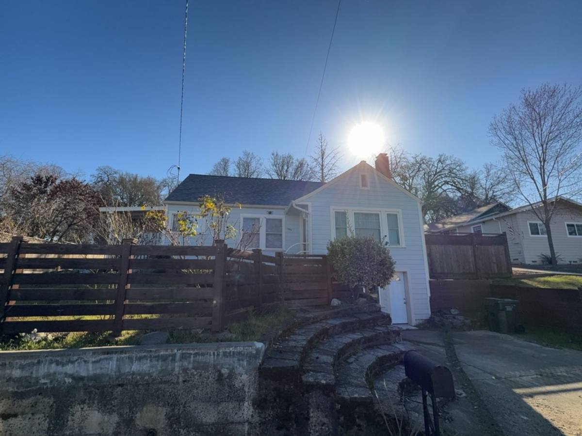 House for rent at 595 9th St, Lakeport, CA 95453