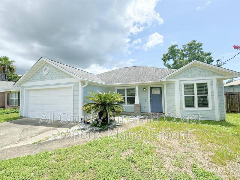House for rent at 915 Emily Circle, Fort Walton Beach, FL 32547