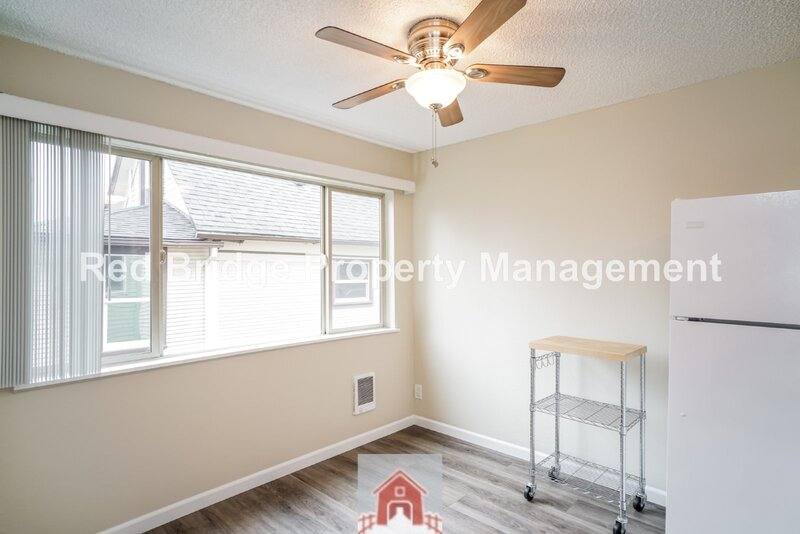 Apartment for rent at 4314 SW View Point Terrace #8, Portland, OR 97239