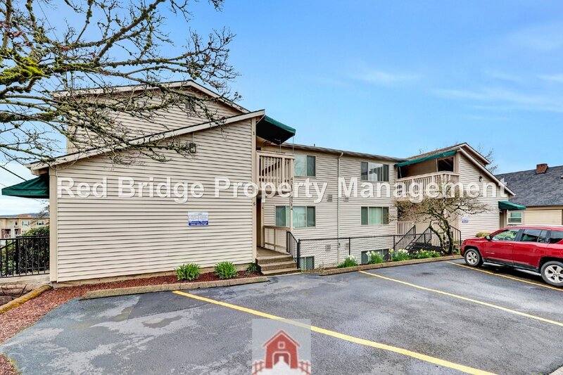 Apartment for rent at 4314 SW View Point Terrace #8, Portland, OR 97239