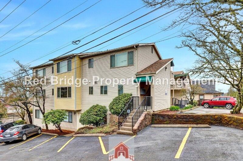 Apartment for rent at 4314 SW View Point Terrace #8, Portland, OR 97239