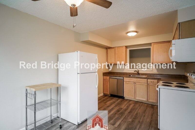Apartment for rent at 4314 SW View Point Terrace #8, Portland, OR 97239