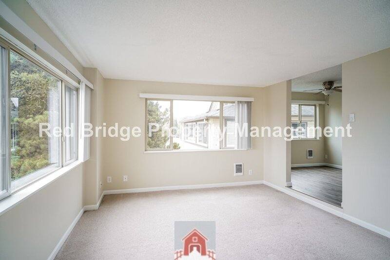 Apartment for rent at 4314 SW View Point Terrace #8, Portland, OR 97239