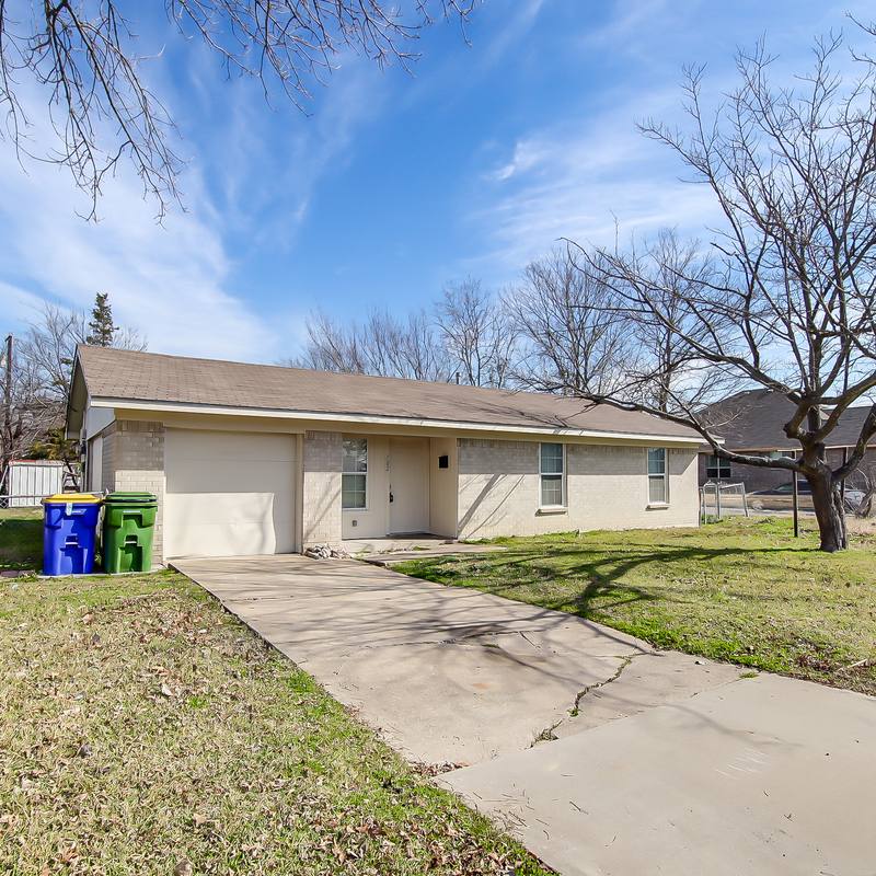 House for rent at 702 Catherine Lane, Seagoville, TX 75159