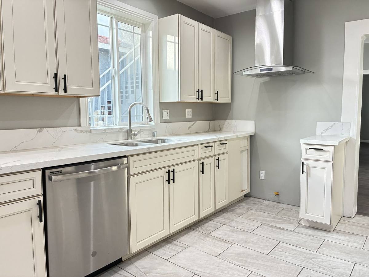 Apartment for rent at 162-164 E M St, Colton, CA 92324
