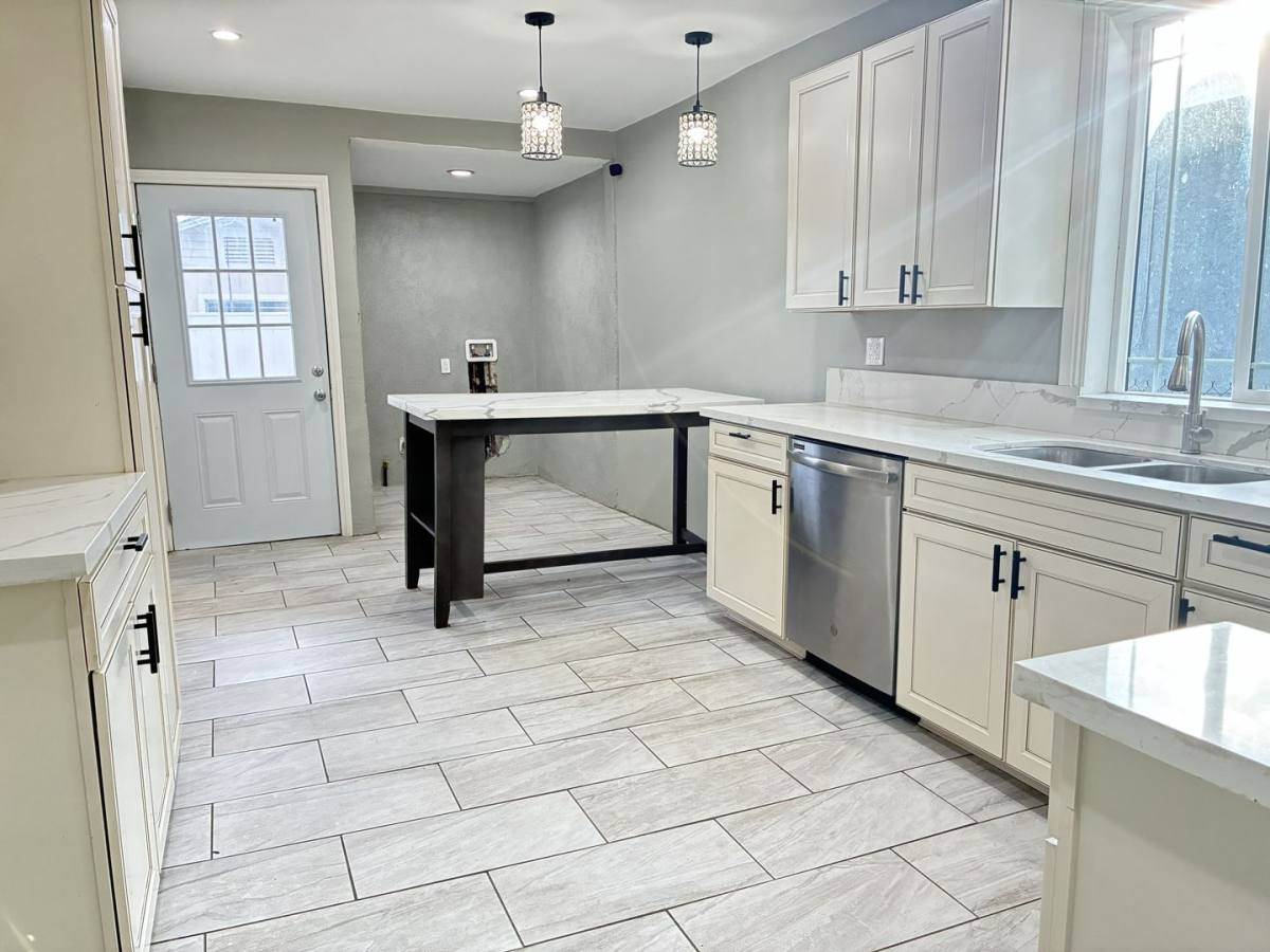 Apartment for rent at 162-164 E M St, Colton, CA 92324