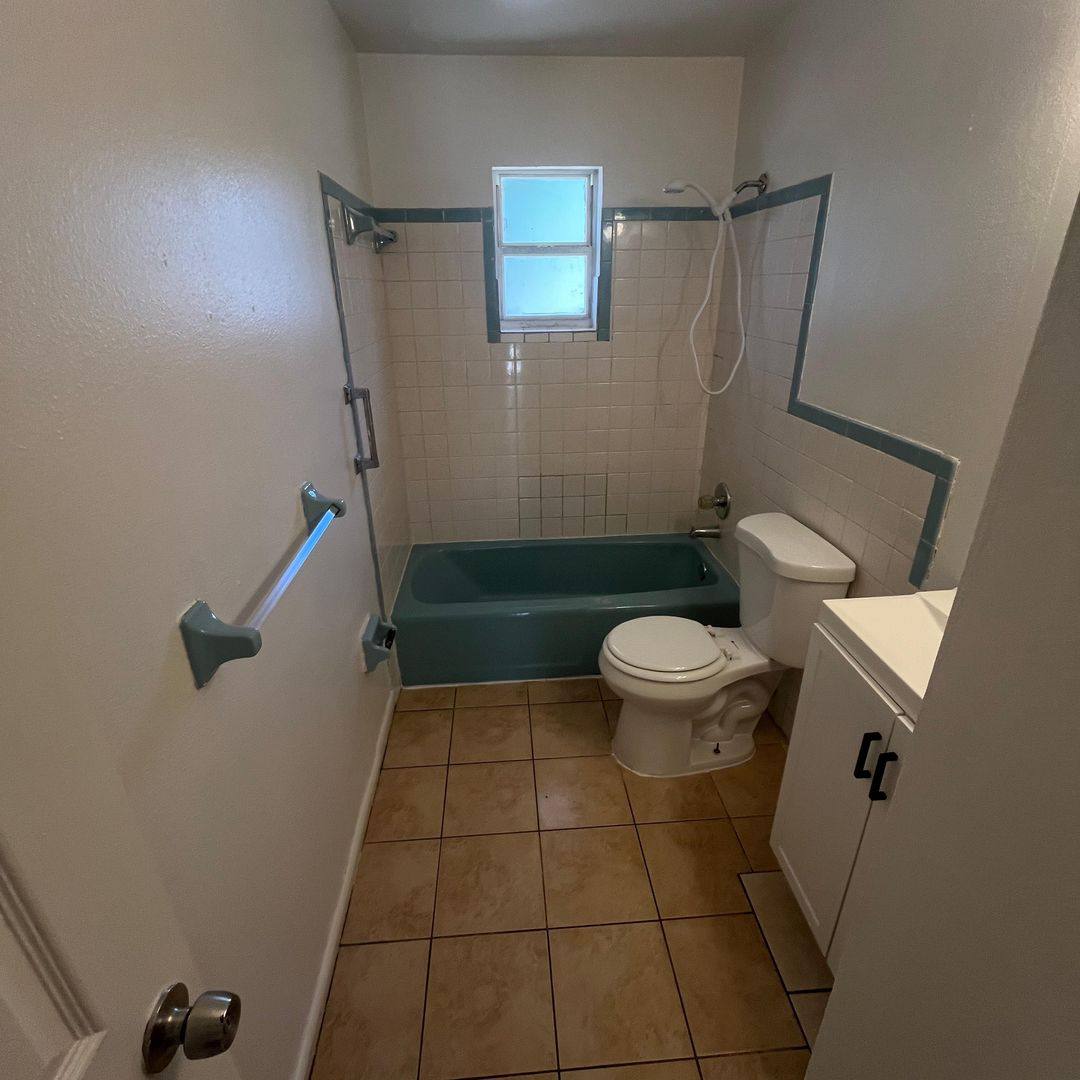 Apartment for rent at 3950 Lora St, Fort Myers, FL 33916