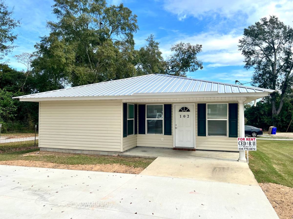 House for rent at 102 Dunn Cr, Troy, AL 36081