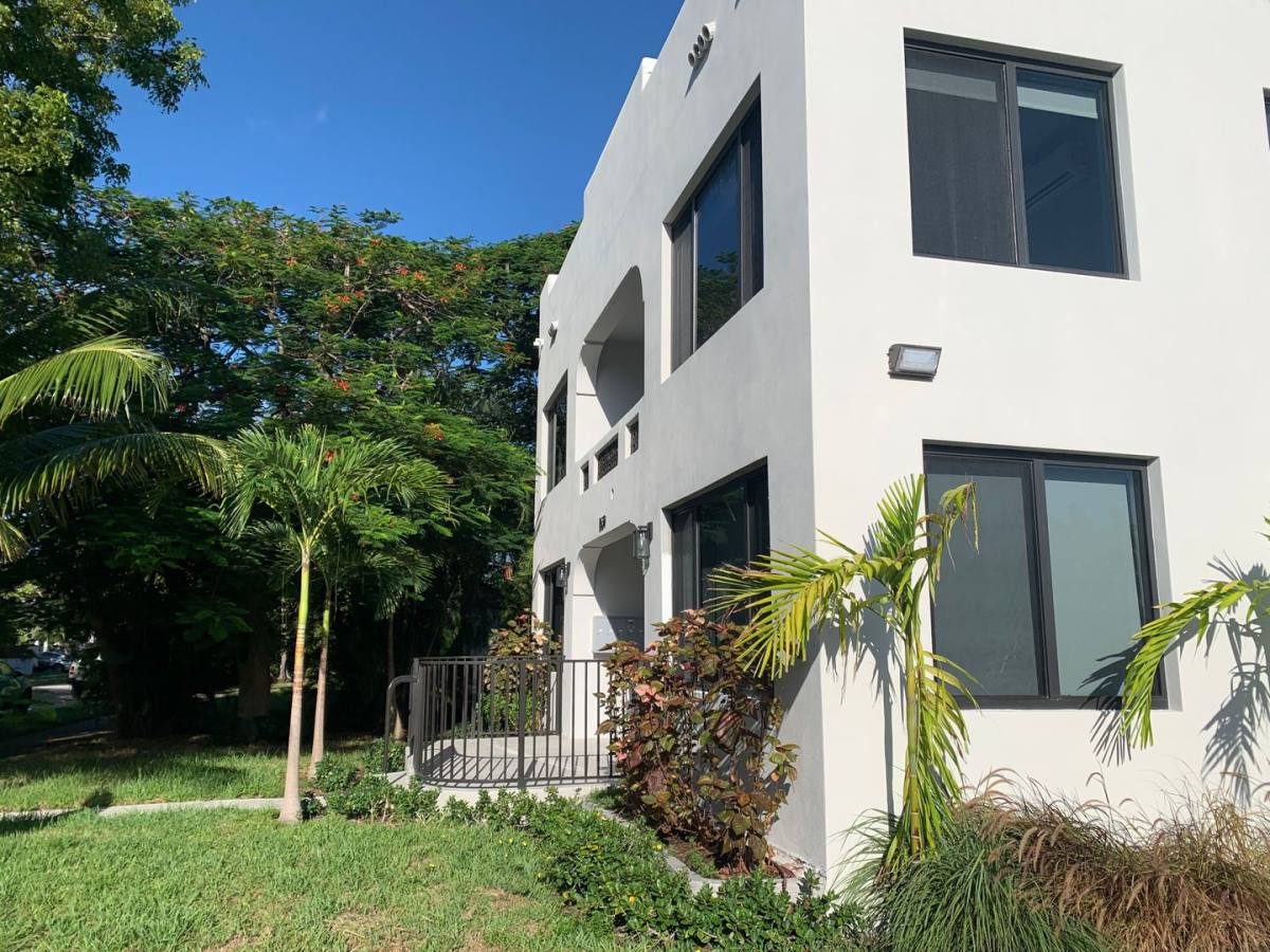 Apartment for rent at 1639 Madison St, Hollywood, FL 33020