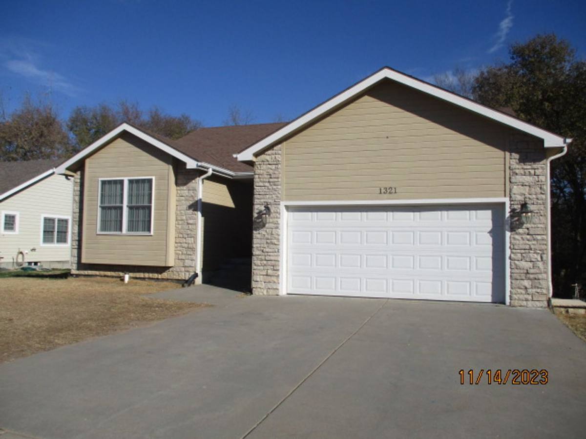 House for rent at 1321 Overbrooke Dr, Junction City, KS 66441