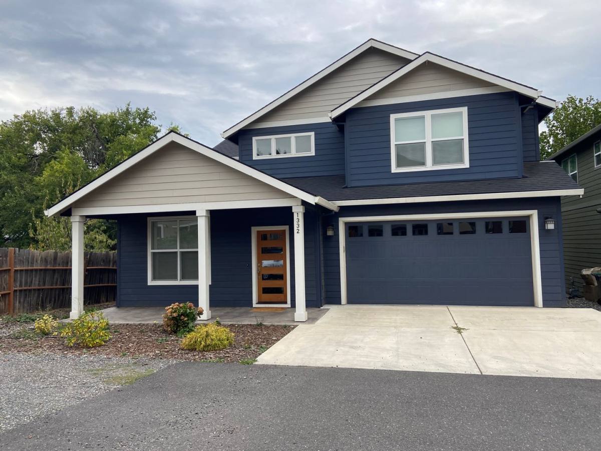 House for rent at 1332 Wasco St, Hood River, OR 97031
