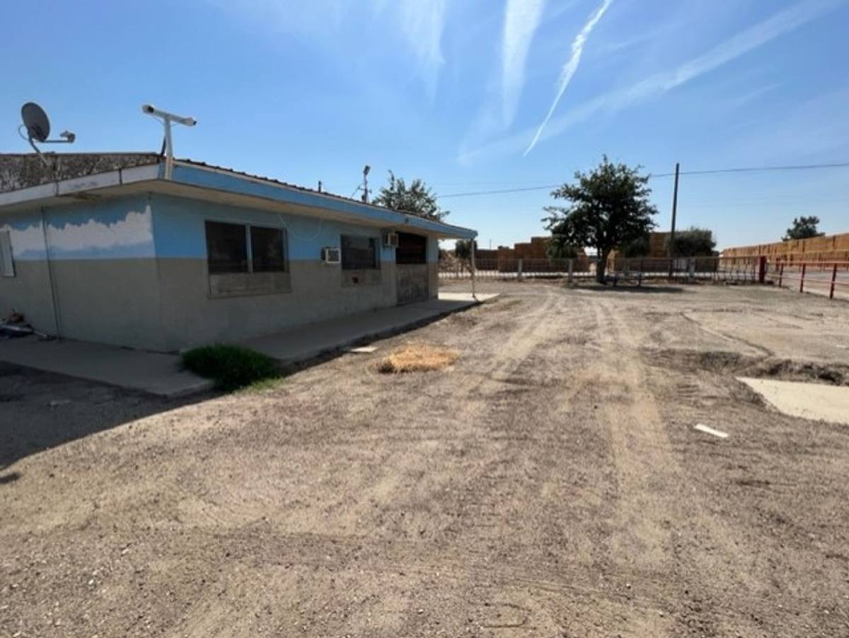 House for rent at 1092 E Hosking Ave, Bakersfield, CA 93307