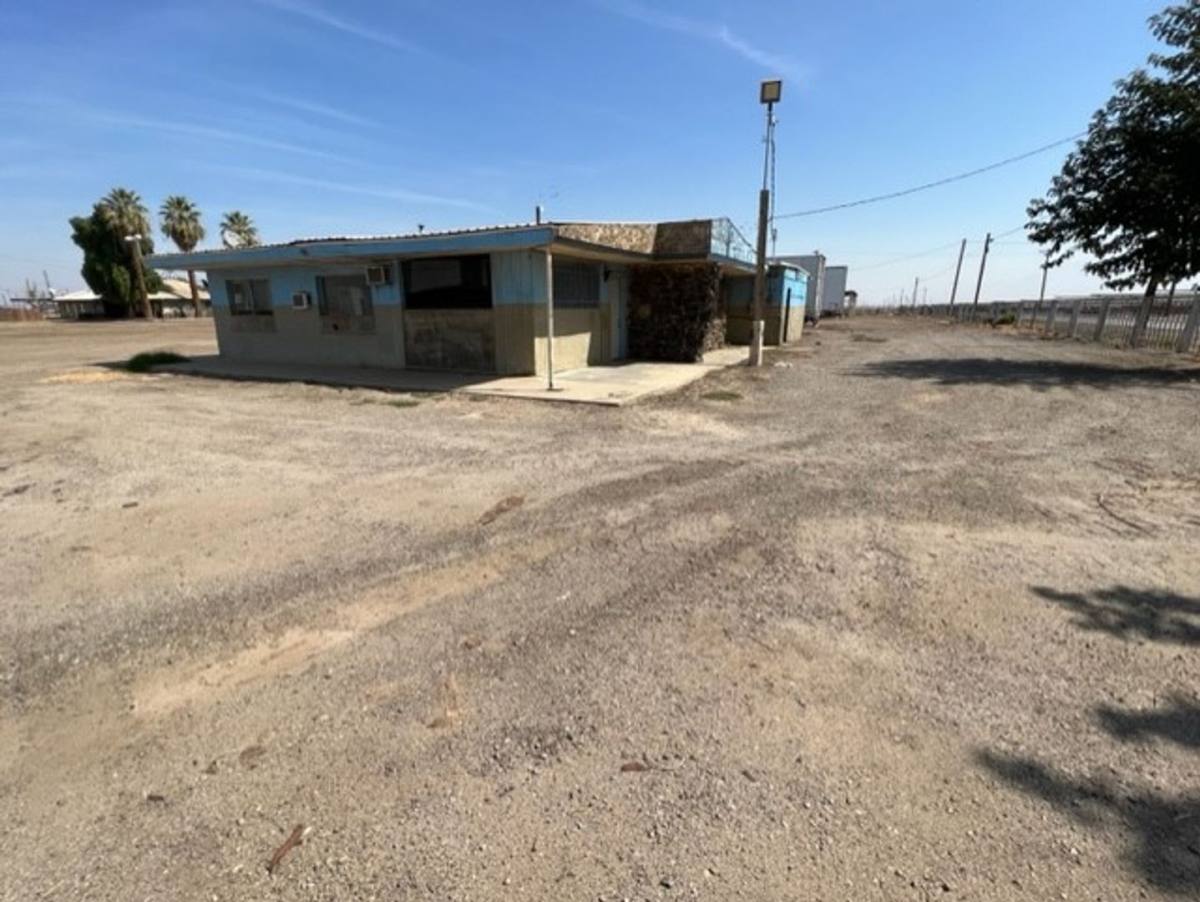 House for rent at 1092 E Hosking Ave, Bakersfield, CA 93307