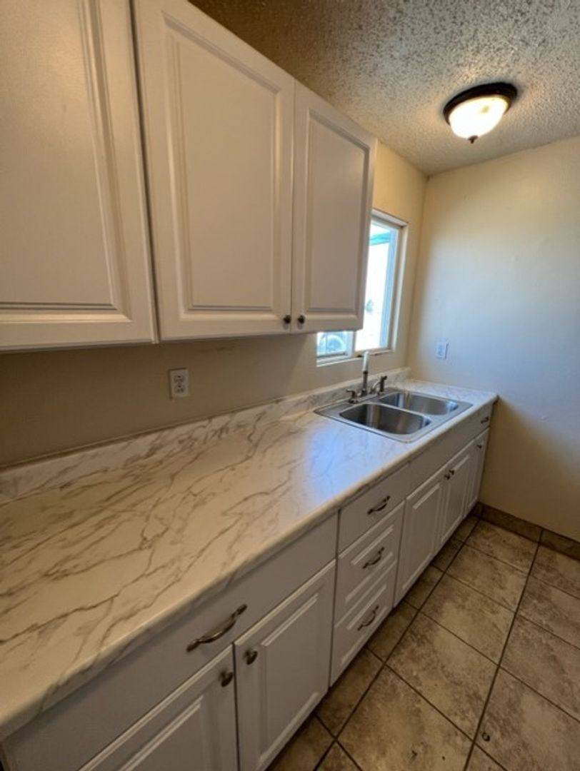 House for rent at 1092 E Hosking Ave, Bakersfield, CA 93307