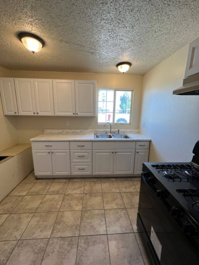 House for rent at 1092 E Hosking Ave, Bakersfield, CA 93307