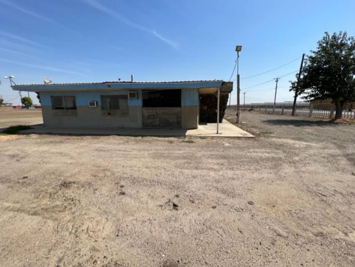 House for rent at 1092 E Hosking Ave, Bakersfield, CA 93307