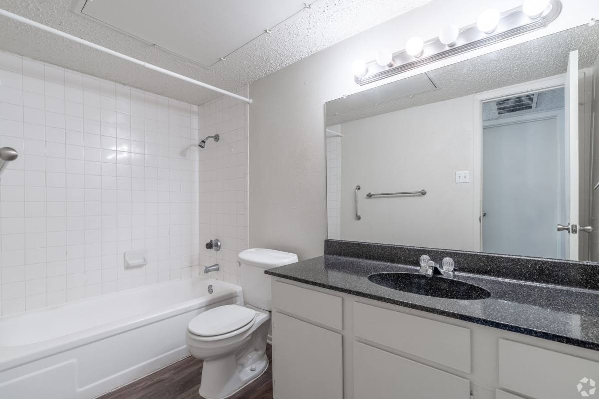 Apartment for rent at 202 Thigpen Dr, Tyler, TX 75703