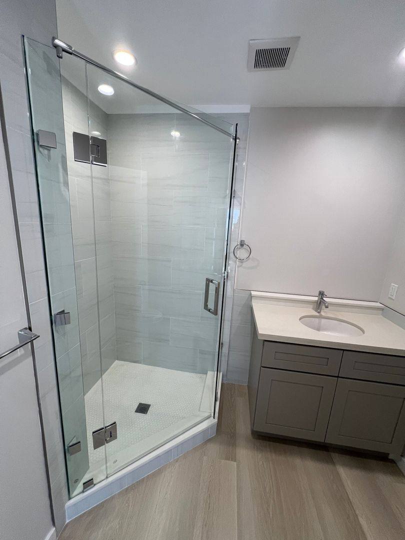 Apartment for rent at 617 W 51st St, Los Angeles, CA 90037