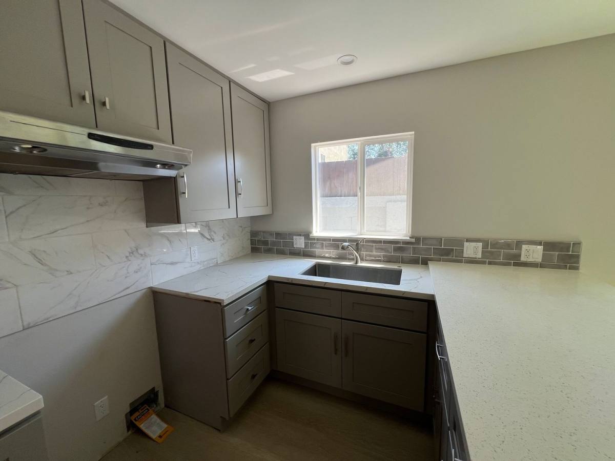 Apartment for rent at 617 W 51st St, Los Angeles, CA 90037