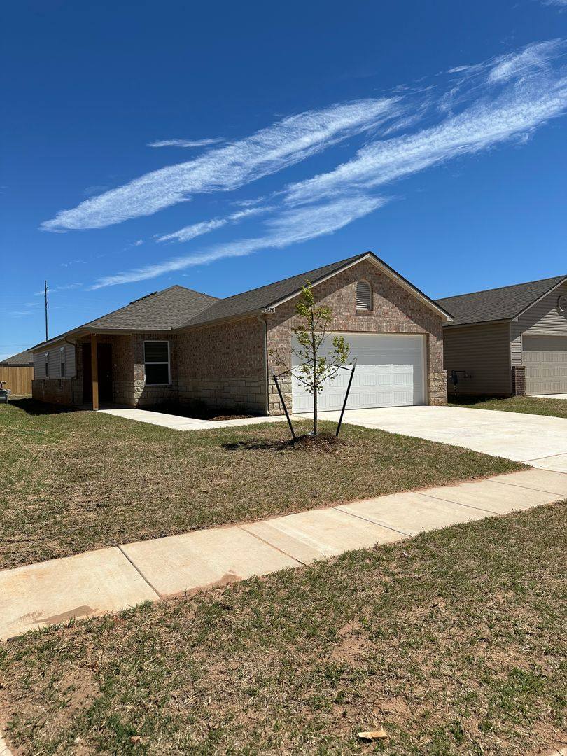 House for rent at 11628 Annette Dr, Yukon, OK 73099