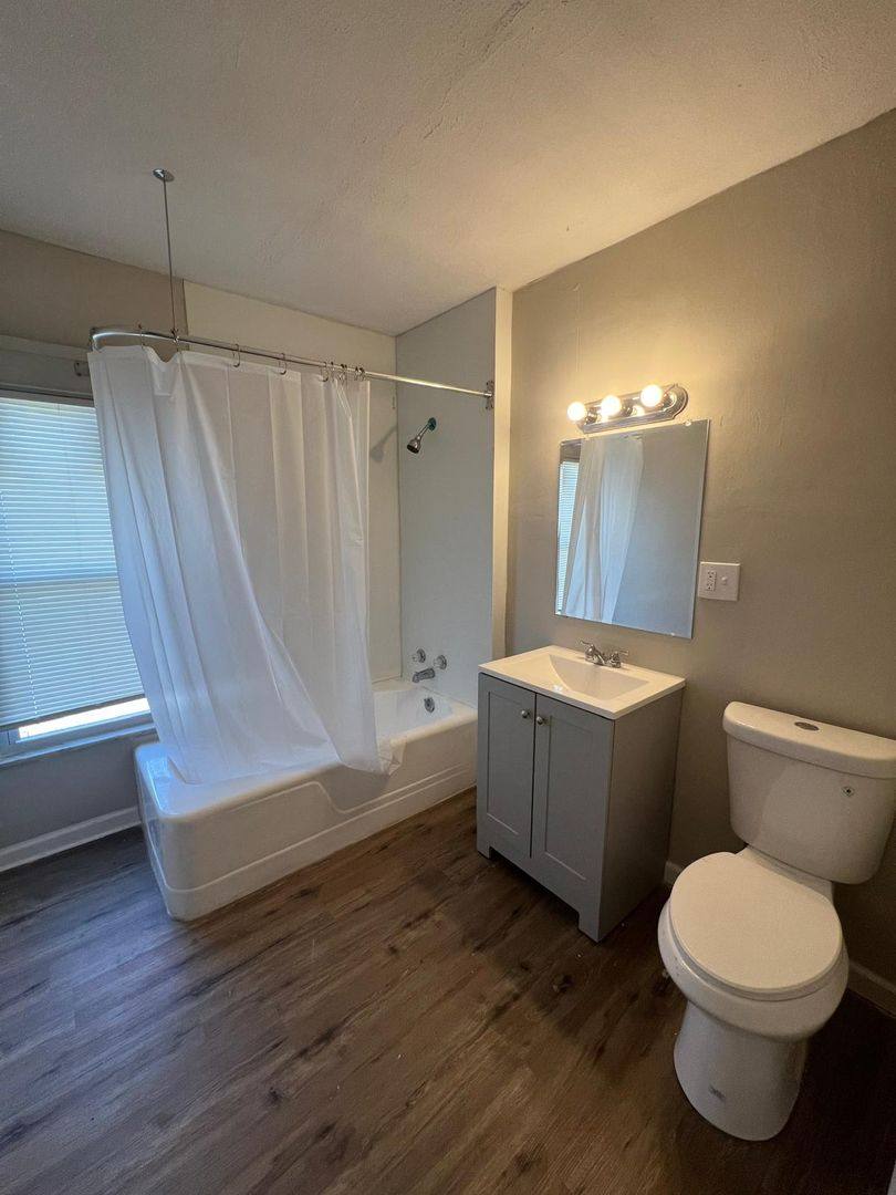 Apartment for rent at 836 E 156th St, Cleveland, OH 44110