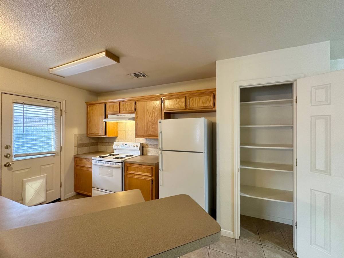 Townhouse for rent at 1111 Cinch Dr, Killeen, TX 76549
