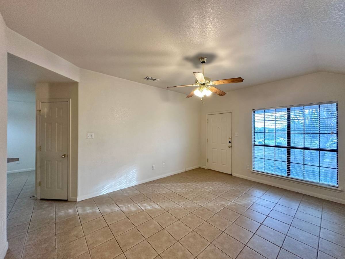 Townhouse for rent at 1111 Cinch Dr, Killeen, TX 76549